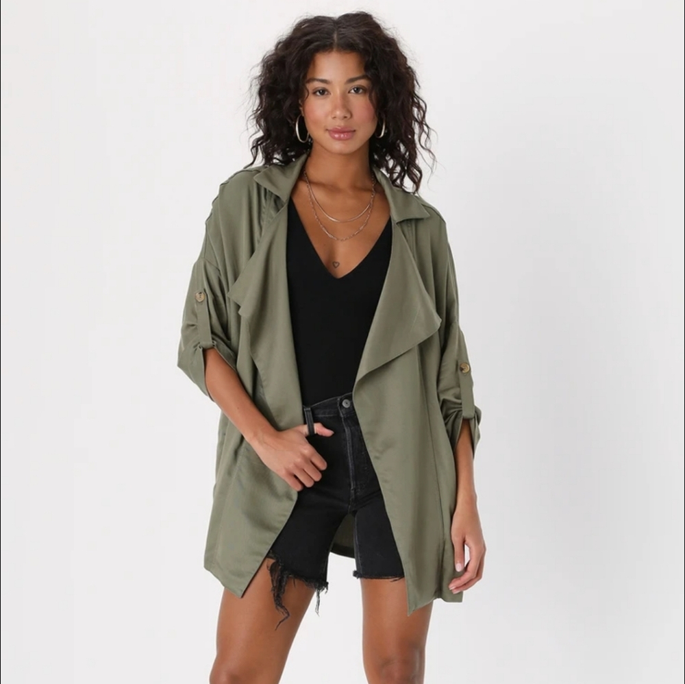 🚫 Green Trench Coat with Relaxed Fit and Open Lapel